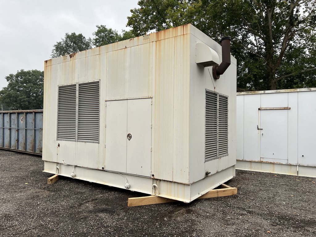 Rugged Cummins KTA19 Gen Set | 500 kW Dependable