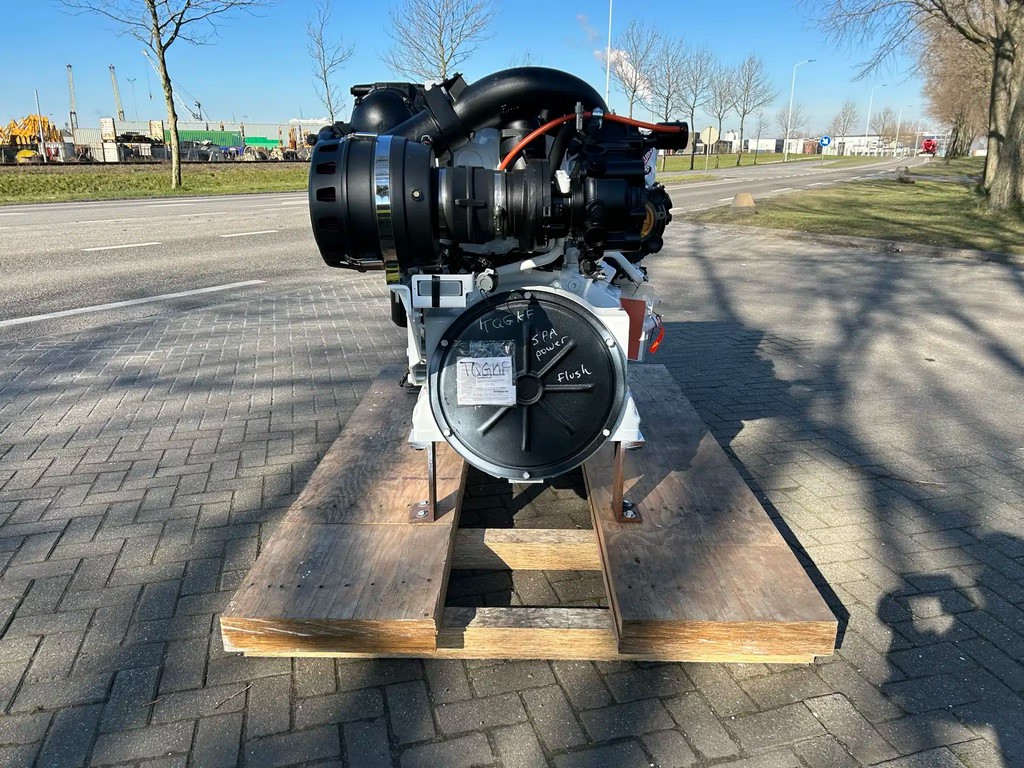 CAT C18 Marine Propulsion (3)