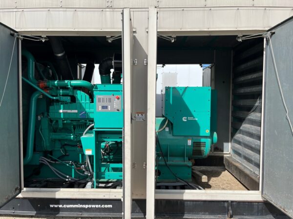 Cummins QST30 750kW Generator Set (9)