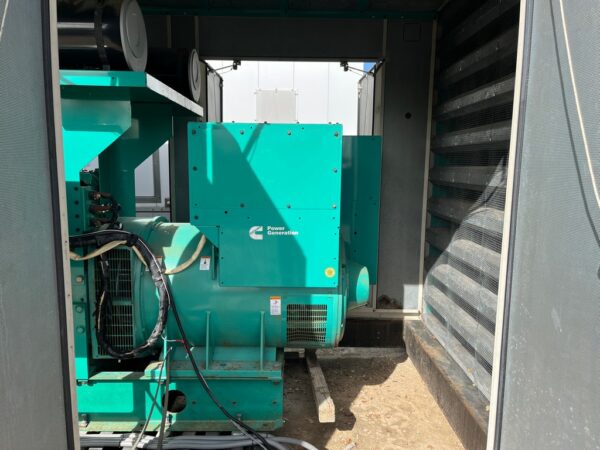 Cummins QST30 750kW Generator Set (10)